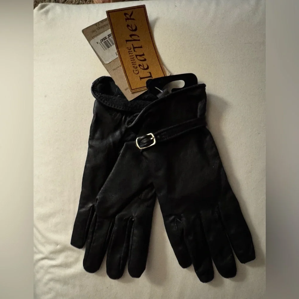 Jacob Black Leather Women's Gloves with Strap